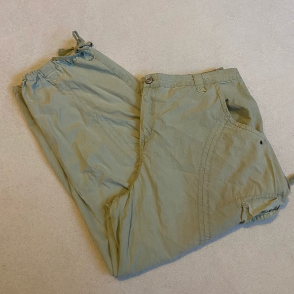 Anthropologie crop cargo pants in light green - Picture 7 of 10